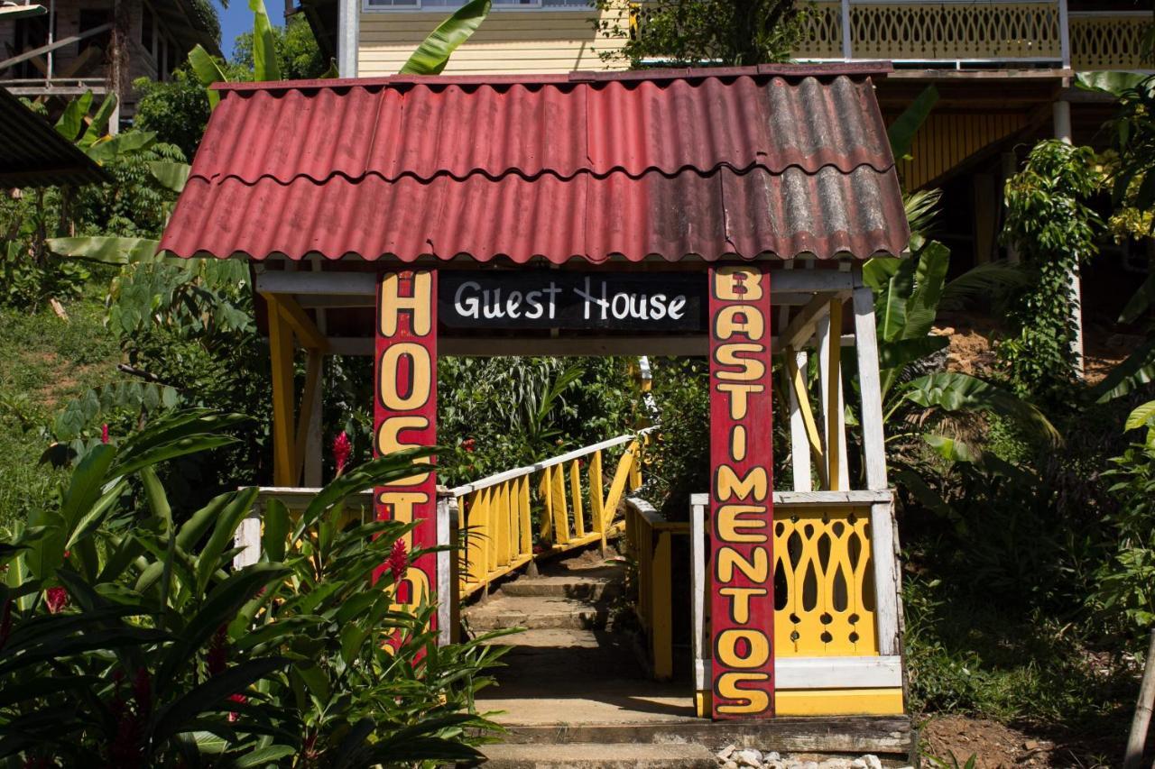 Bastimentos Hill Guest House Bocas Town Kültér fotó