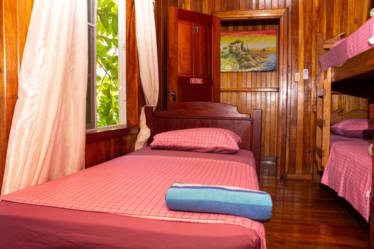 Bastimentos Hill Guest House Bocas Town Kültér fotó