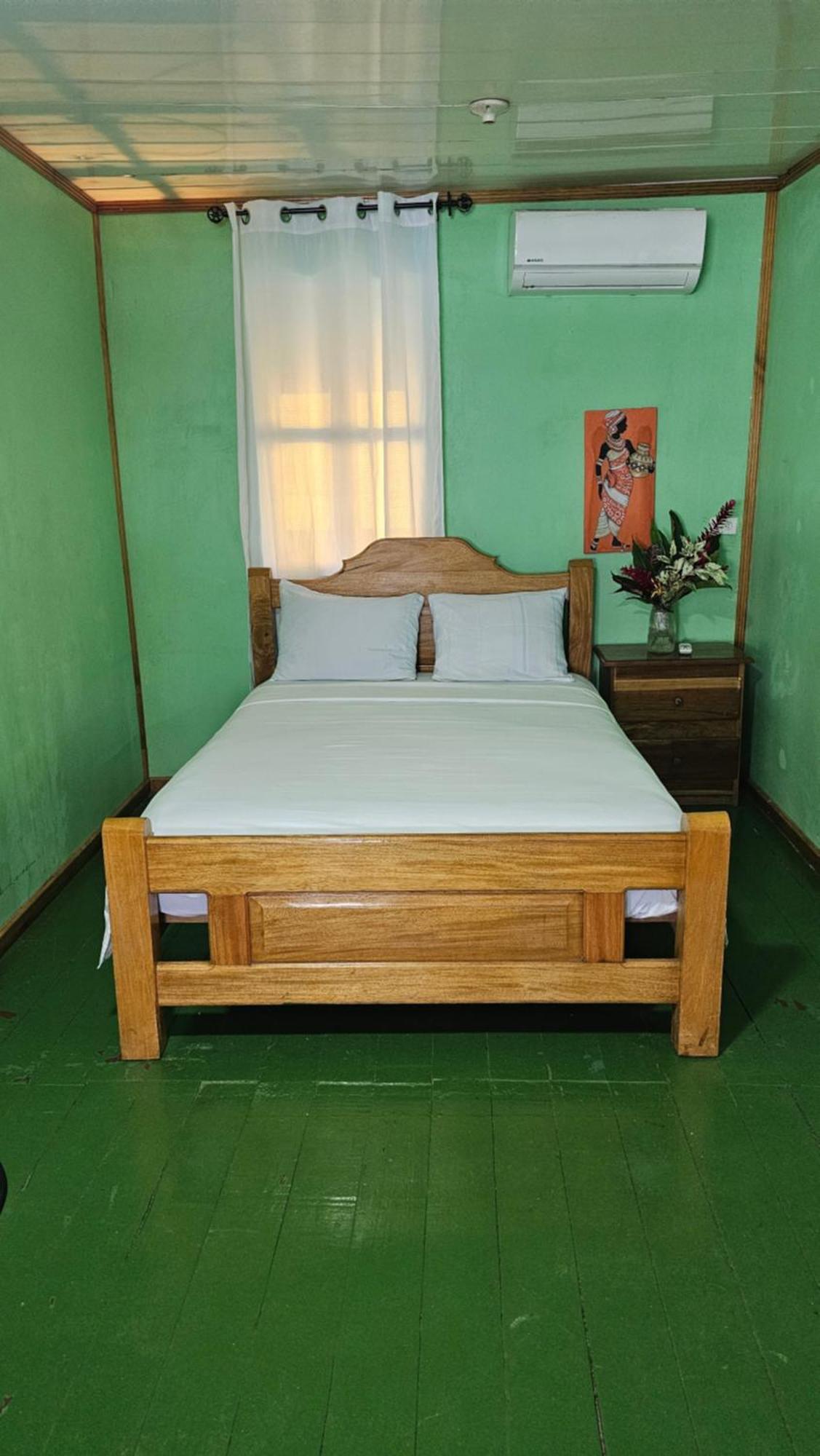 Bastimentos Hill Guest House Bocas Town Kültér fotó