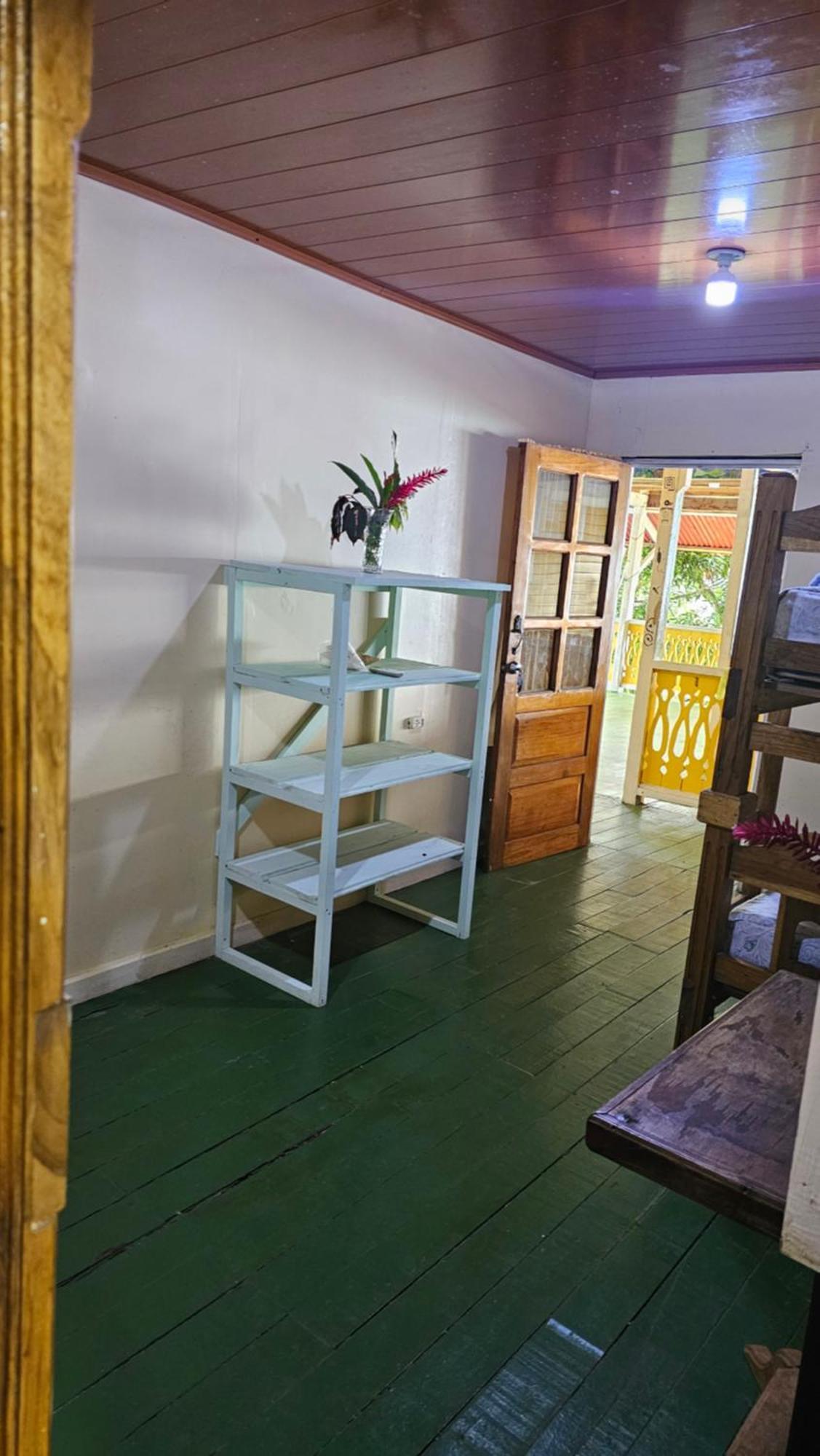 Bastimentos Hill Guest House Bocas Town Kültér fotó