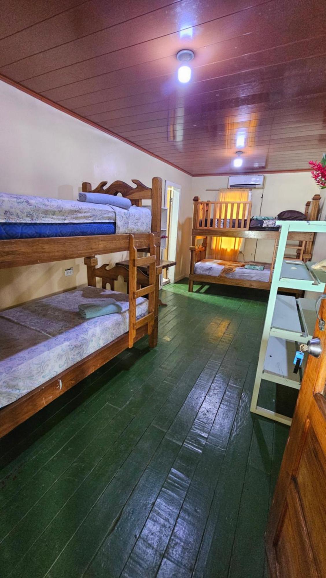 Bastimentos Hill Guest House Bocas Town Kültér fotó